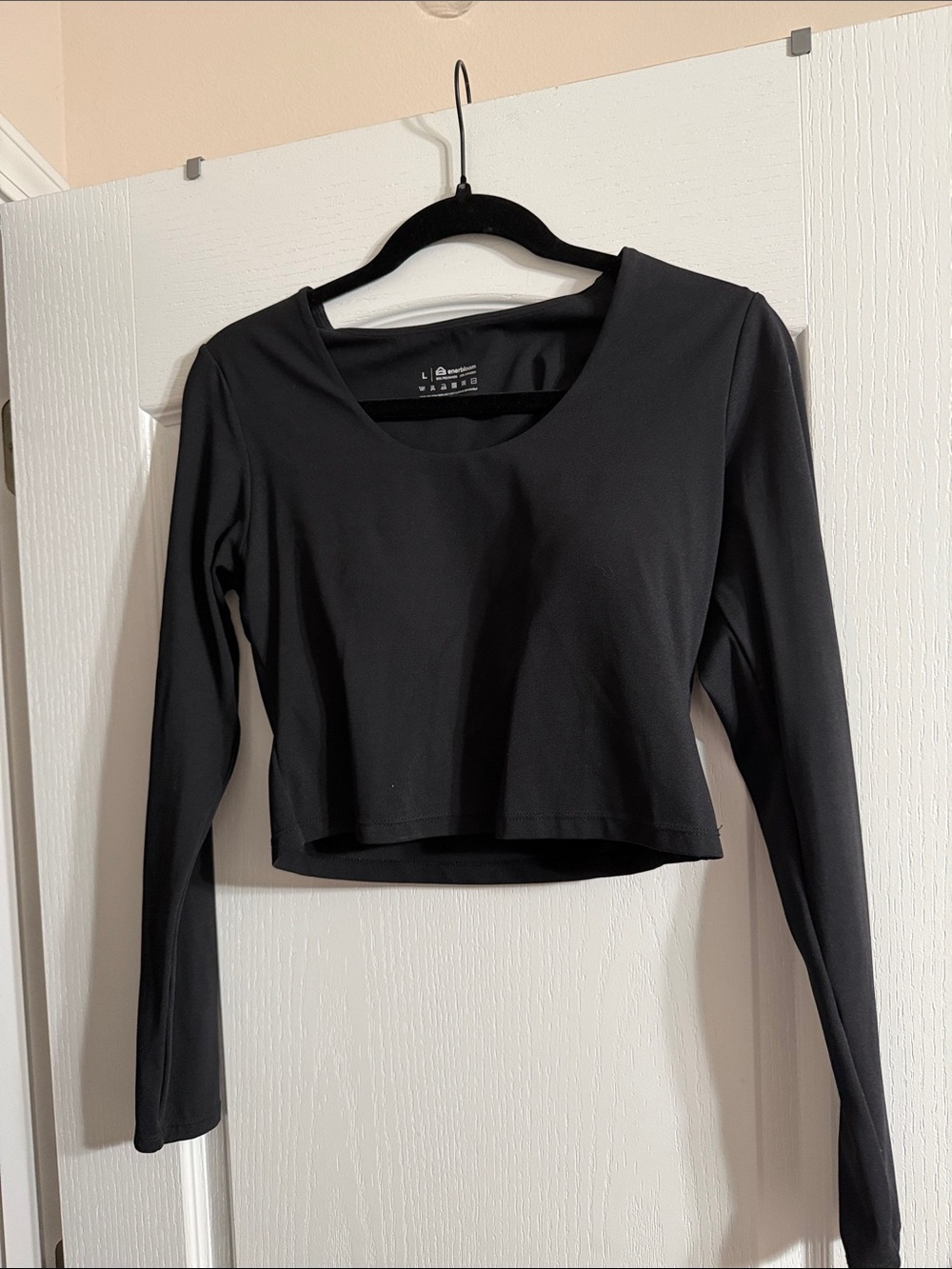 Women's Black Long Sleeve Scoop Neck Crop Top
